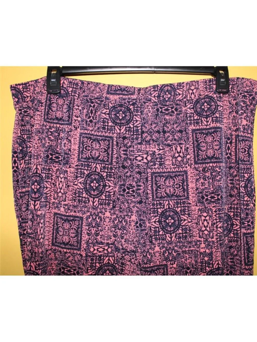 QVC Susan Graver 1x Printed Slinky Liquid Knit Cropped Pull On Pants Coral Navy - Picture 4 of 4